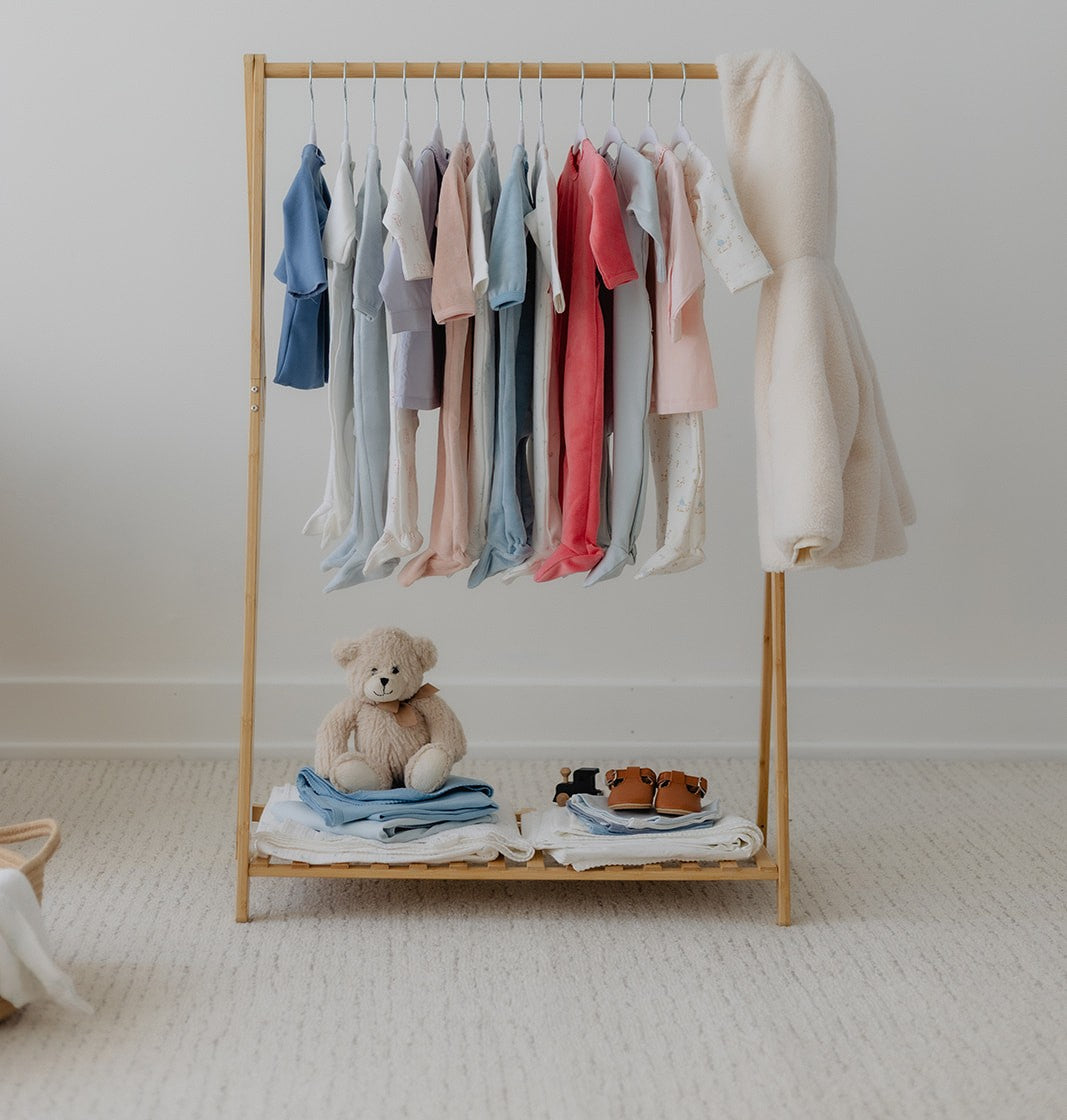 Oubon sherpa jacket on a wooden clothes rack